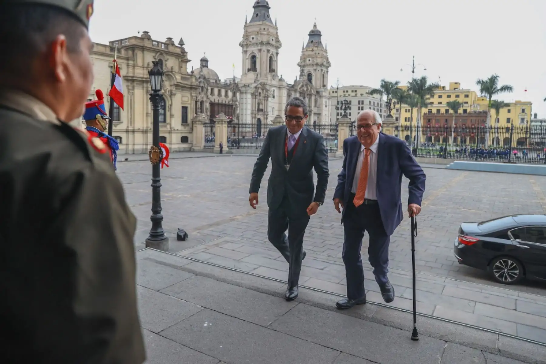 La presidenta de la república, Dina Ercilia Boluarte Zegarra, acompañada por el premier Eduardo Arana, se reunieron con el presidente del Banco Central de Reserva, Julio Velarde. Foto: ANDINA/ Prensa Presidencia