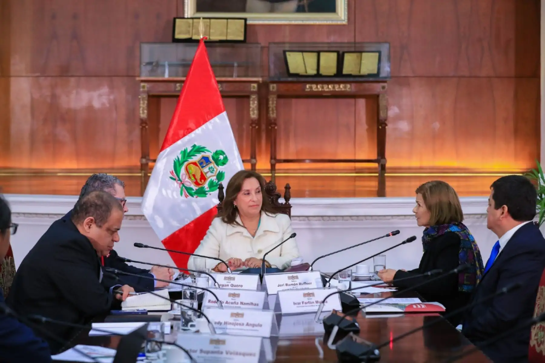 La presidenta de la República, Dina Boluarte, recibió esta mañana en Palacio de Gobierno a la rectora de la Universidad Nacional Mayor de San Marcos, Jerí Ramón, con el propósito de coordinar acciones para fortalecer la calidad académica de la Decana de América y promover la investigación científica en el ámbito universitario. Foto: ANDINA/Presidencia