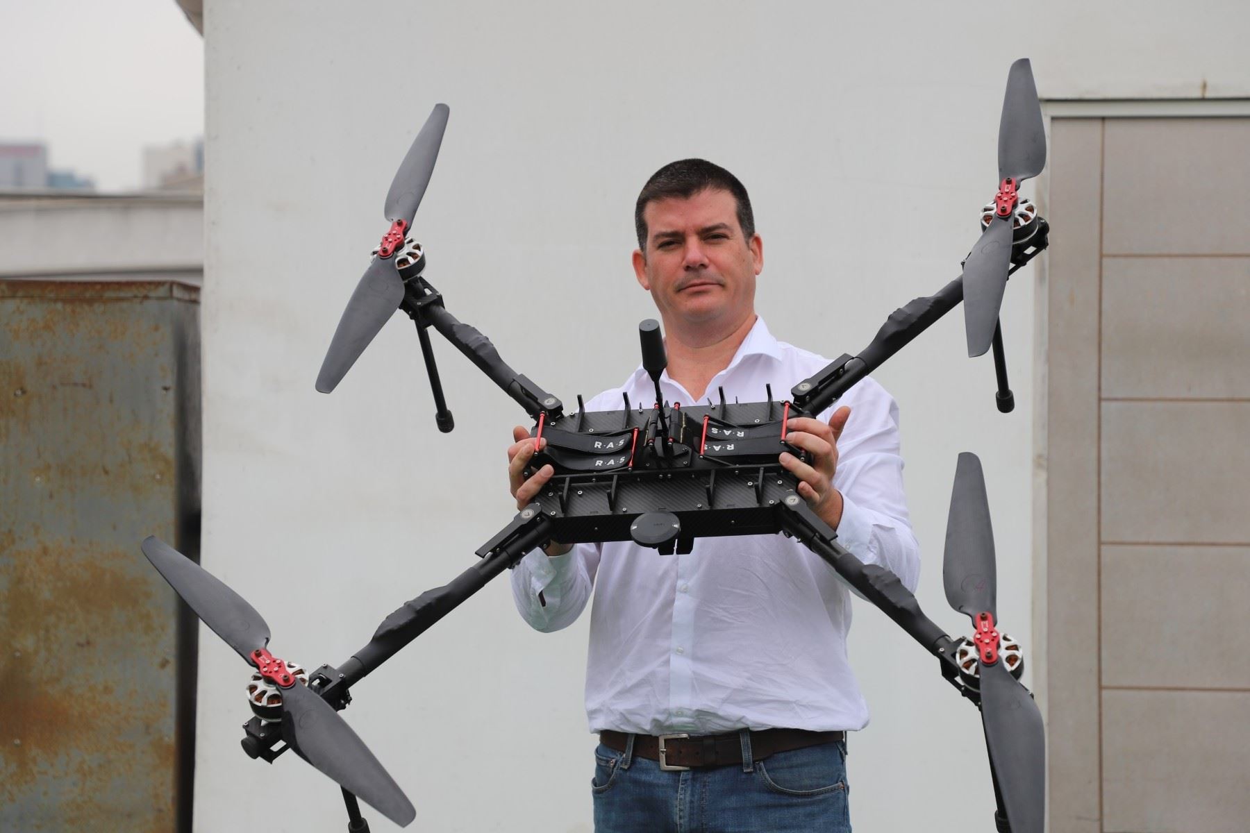 Los drones GEOX y OX, desarrollados por la empresa peruana Robotic Air Systems, con el financiamiento de PRODUCE, están transformando la forma en que operan las industrias extractivas en entornos extremos, gracias a su autonomía, precisión y confiabilidad sin precedentes. Foto: ProInnóvate