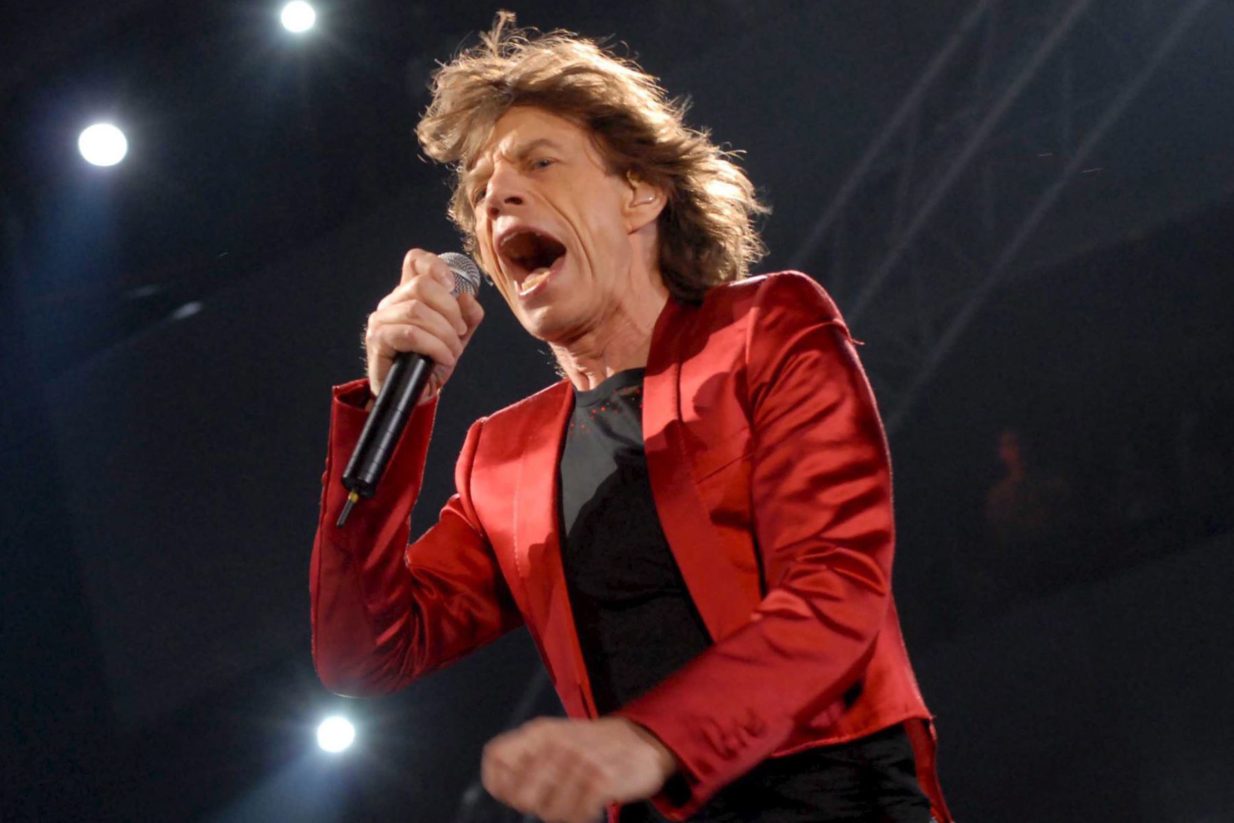 Imagen de archivo tomada, el 12 de agosto de 2006 en Oporto (Portugal), de Mick Jagger, vocalista de los Rolling Stones que han cancelado el concierto que tenIan previsto ofrecer hoy en Valladolid porque Jagger sufre una laringitis. Foto: EFE