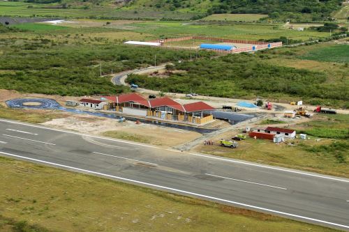 Se trabaja en diez zonas de la pista de aterrizaje que suman un área total de 15,000 metros cuadrados. ANDINA/Difusión