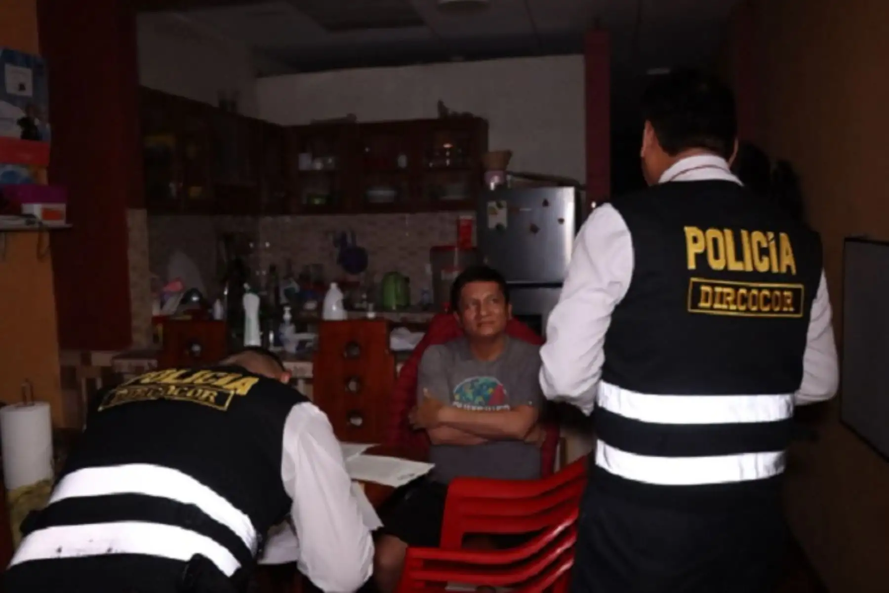En las últimas 24 horas, fueron desarticuladas 44 redes criminales y capturados 956 delincuentes peruanos y extranjeros. Foto: Mininter
