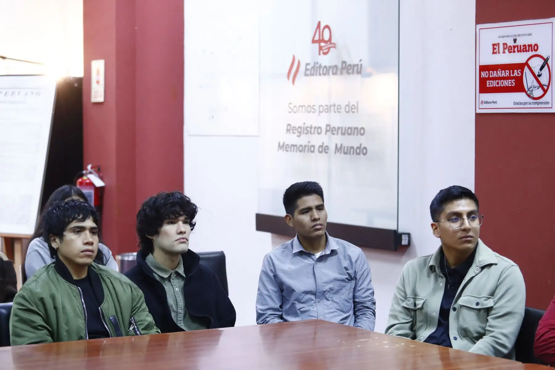 Estudiantes de séptimo ciclo de Ciencias Políticas de la Universidad San Marcos, del curso de Comunicación Política, fueron participes de la iniciativa Vive Andina, en las que destacados periodistas de la Agencia de Noticias Andina compartieron sus conocimientos y experiencias con los jóvenes. Foto: ANDINA/Daniel Bracamonte