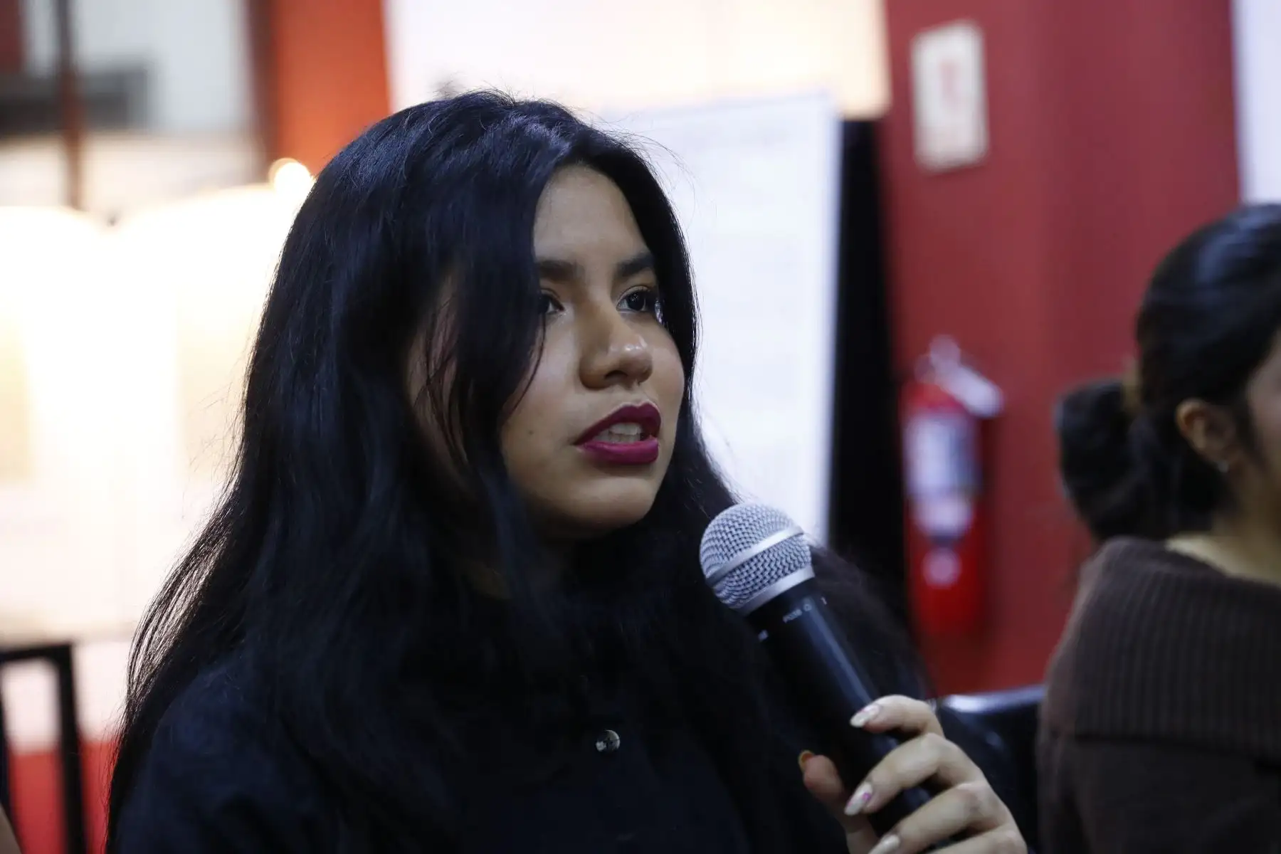 Estudiantes de séptimo ciclo de Ciencias Políticas de la Universidad San Marcos, del curso de Comunicación Política, fueron participes de la iniciativa Vive Andina, en las que destacados periodistas de la Agencia de Noticias Andina compartieron sus conocimientos y experiencias con los jóvenes. Foto: ANDINA/Daniel Bracamonte