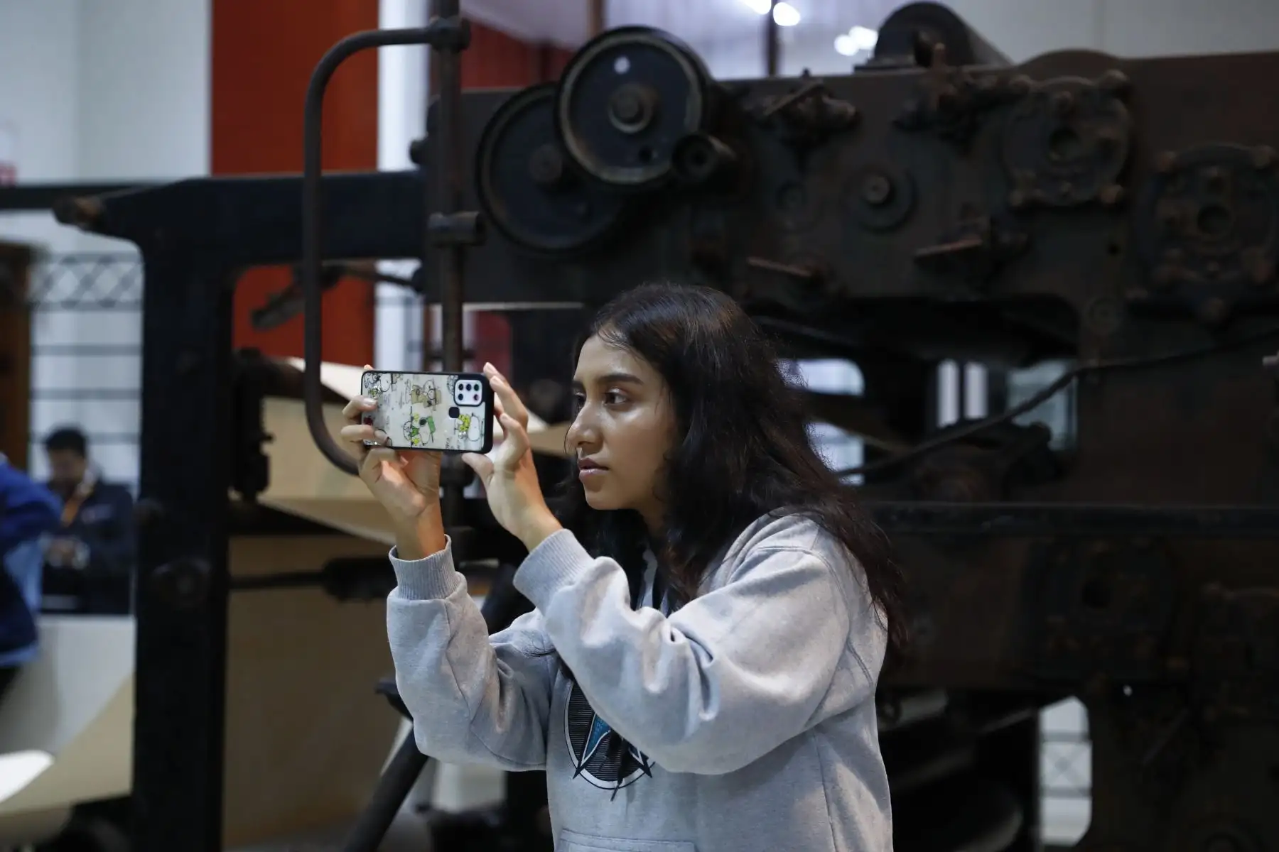 Estudiantes de séptimo ciclo de Ciencias Políticas de la Universidad San Marcos recorrieron el Museo Gráfico del Diario El Peruano, como parte de las actividades de su participación en la iniciativa Vive Andina, en las que destacados periodistas de la Agencia de Noticias Andina compartieron sus conocimientos y experiencias con los jóvenes. Foto: ANDINA/Daniel Bracamonte