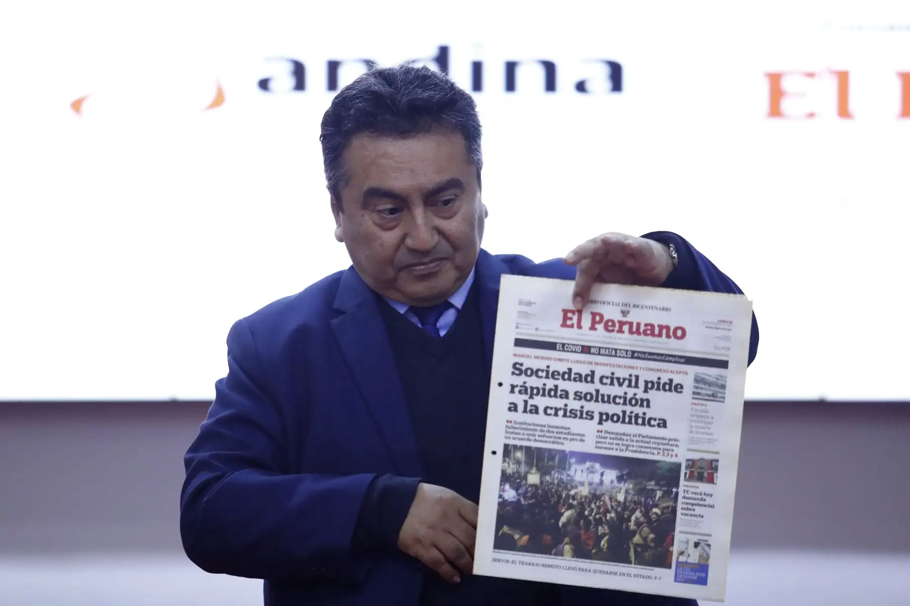 El director de la Agencia de Noticias Andina, Félix Paz Quiroz, participó en la iniciativa Vive Andina, en las que destacados periodistas del medio de comunicación compartieron sus conocimientos y experiencias con estudiantes de séptimo ciclo de Ciencias Políticas de la Universidad San Marcos, del curso de Comunicación Política. Foto: ANDINA/Daniel Bracamonte