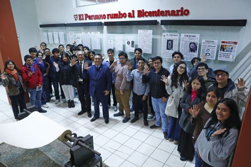 Estudiantes sanmarquinos recorrieron las instalaciones de Editora Perú. Foto: ANDINA/Daniel Bracamonte