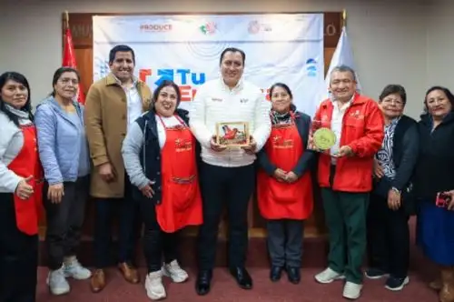 El ministro de la Producción, Sergio González, inauguró un nuevo Centro de Desarrollo Empresarial (CDE) en la Municipalidad de Carabayllo. Foto: Cortesía.