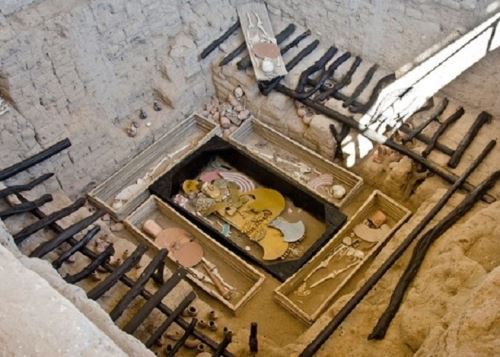 Tumba intacta del Señor de Sipán descubierta el 20 de julio de 1987. Su hallazgo marcó un hito mundial y ahora el Ministerio de Cultura realiza un trabajo de restauración de la réplica de la tumba. ANDINA/Difusión