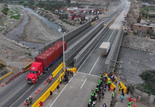 Esta mañana se restableció el tránsito en la Panamericana Norte tras culminar la instalación del segundo puente modular en Chancay, destacó el titular del MTC, César Sandoval. ANDINA/Difusión