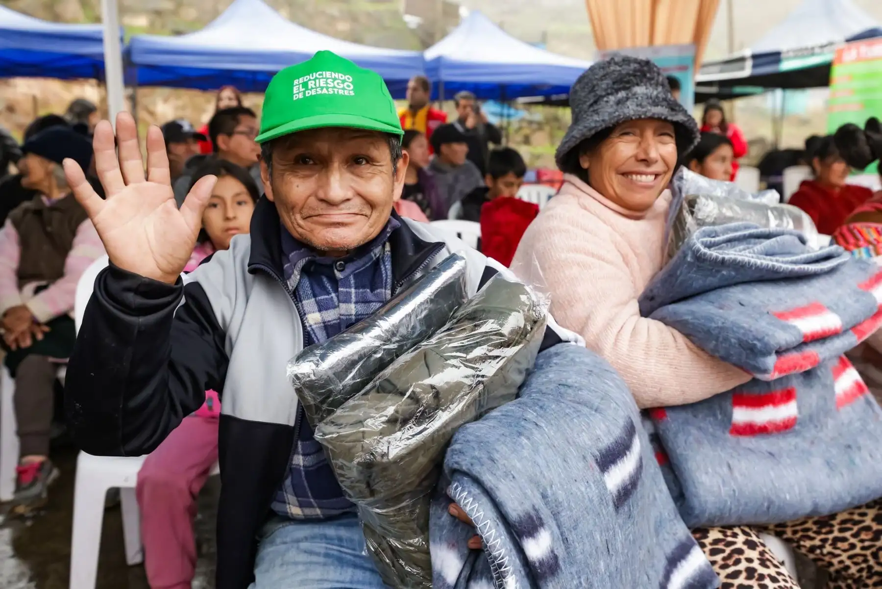 MIDIS llegó al asentamiento humano Flor de Amancaes, La Rinconada, en San Juan de Miraflores, para liderar la segunda intervención multisectorial Operación Abrigo: “inclusión con desarrollo”, en la cual diversos sectores brindan atención integral, que no solo mitigue los efectos de las bajas temperaturas, sino también fortalezca las capacidades de la población para su desarrollo sostenible. Foto:MIDIS