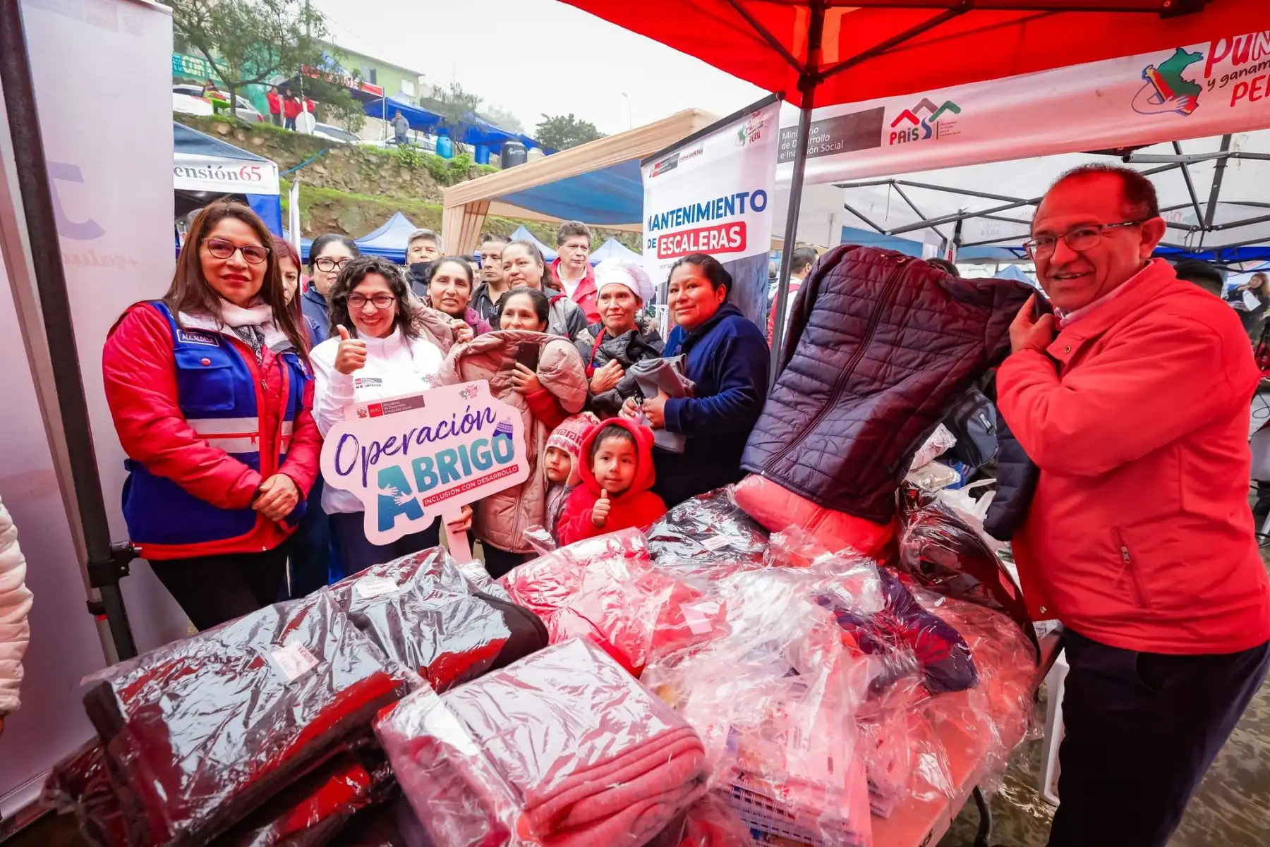 Ministra de Desarrollo e Inclusión Social, Leslie Urteaga realizó importantes actividades en San Juan de Miraflores y Villa El Salvador, con Operación abrigo. Foto:MIDIS