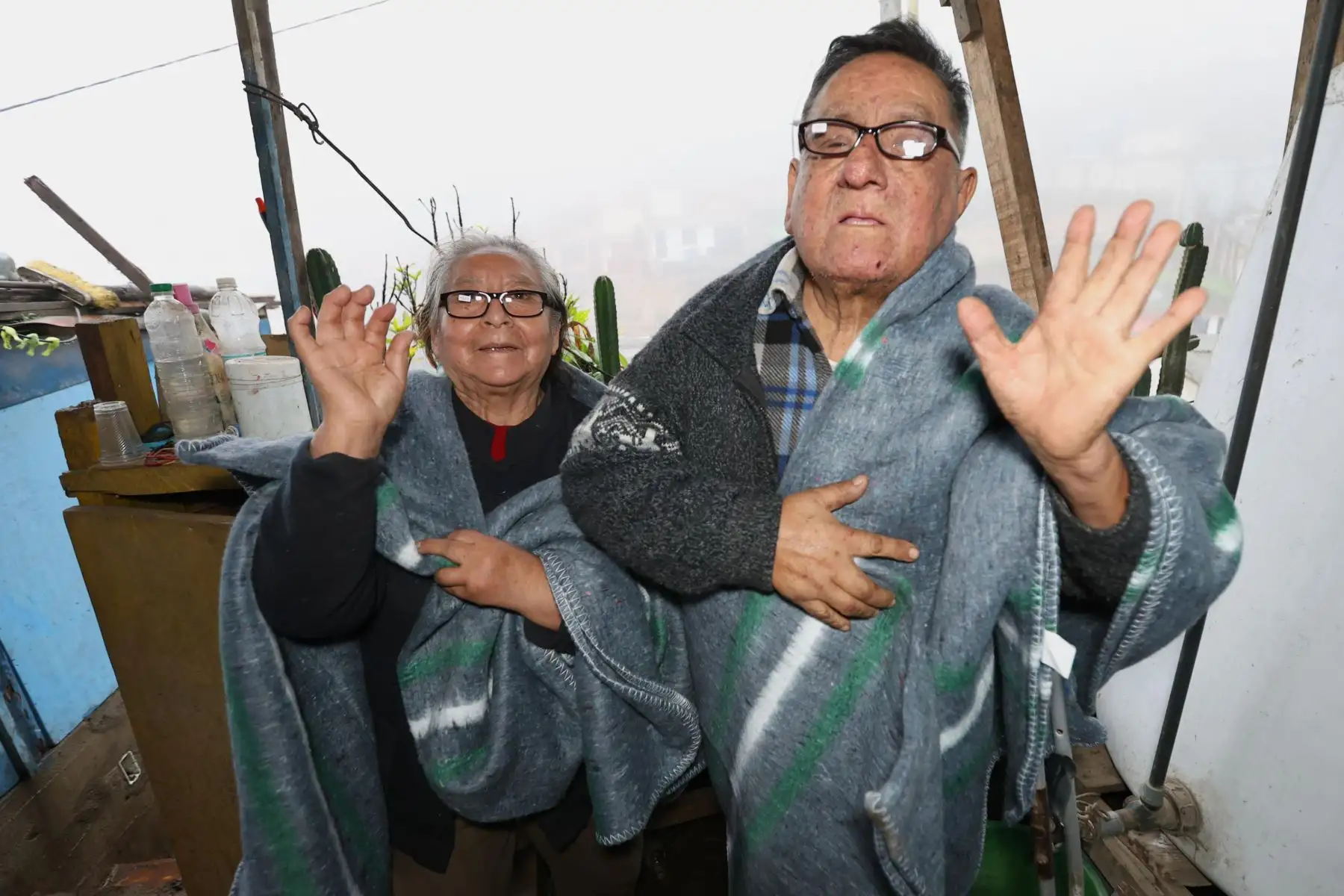 La usuaria Lucila Pariona vive en una casa precaria de madera con techo de calamina y piso de tierra y piedras, y sufre de artrosis, por lo que 
Pension65
, y sus servicios, contribuirá a que mejore sus condiciones de vida. Foto:MIDIS