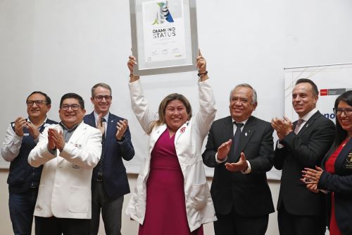Ceremonia oficial de entrega del Premio Angels Awards al Hospital Vitarte. Foto: ANDINA/Daniel Bracamonte