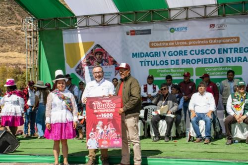 A través de la colaboración interinstitucional que brindan las mesas técnicas, Sunarp Cusco se suma al proyecto de saneamiento agua potable y alcantarillado que el gobierno regional y el Ministerio de Vivienda implementarán en siete distritos de la provincia de Cusco.