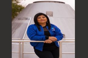 Aracely Quispe es ingeniera astronáutica, científica y docente universitaria. Es reconocida internacionalmente por ser la primera mujer latinoamericana en liderar tres misiones de la NASA, incluyendo el proyecto del Telescopio Espacial James Webb. 