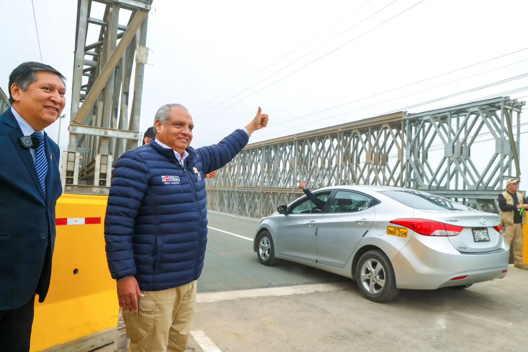 El MTC puso en funcionamiento un segundo puente modular en el kilómetro 76 de la Panamericana Norte, en Chancay, restableciendo el tránsito en la zona tras la demolición del puente de concreto que colapsó en febrero pasado.
Foto:ANDINA/MTC