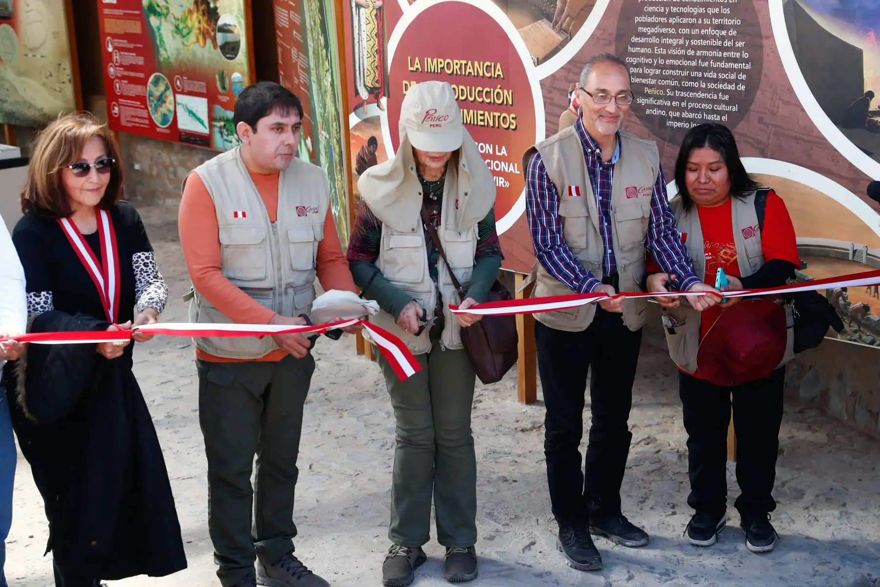 La directora de la Zona Arqueológica Caral, Ruth Shady, presentó a las autoridades políticas, comunidad científica y al público en general a Peñico, nuevo sitio arqueológico asociado a la civilización Caral, con más de 3,800 años de antigüedad, ubicada en el valle de Supe, en Lima región. Foto: ANDINA/Daniel Bracamonte