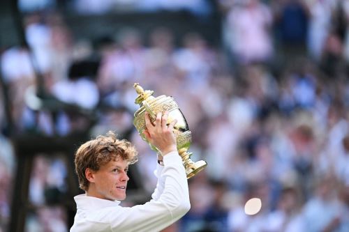 Wimbledon 2025: Jannik Sinner celebra tras su victoria contra el español Carlos Alcaraz