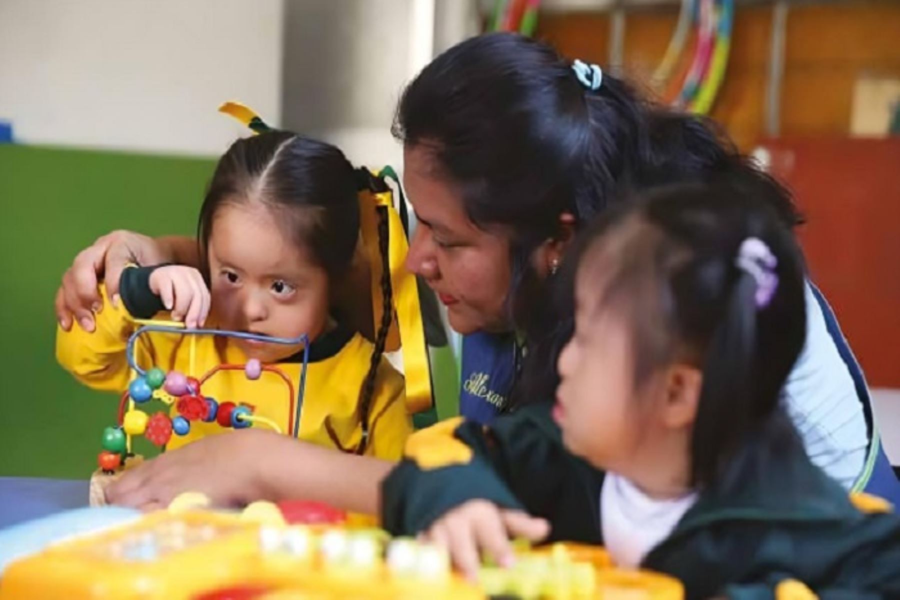 Este año se proyecta que 53, 500 instituciones educativas conformen su SAE, lo que permitirá capacitar a 389 947 docentes y beneficiar directamente a más de 6 millones de estudiantes.