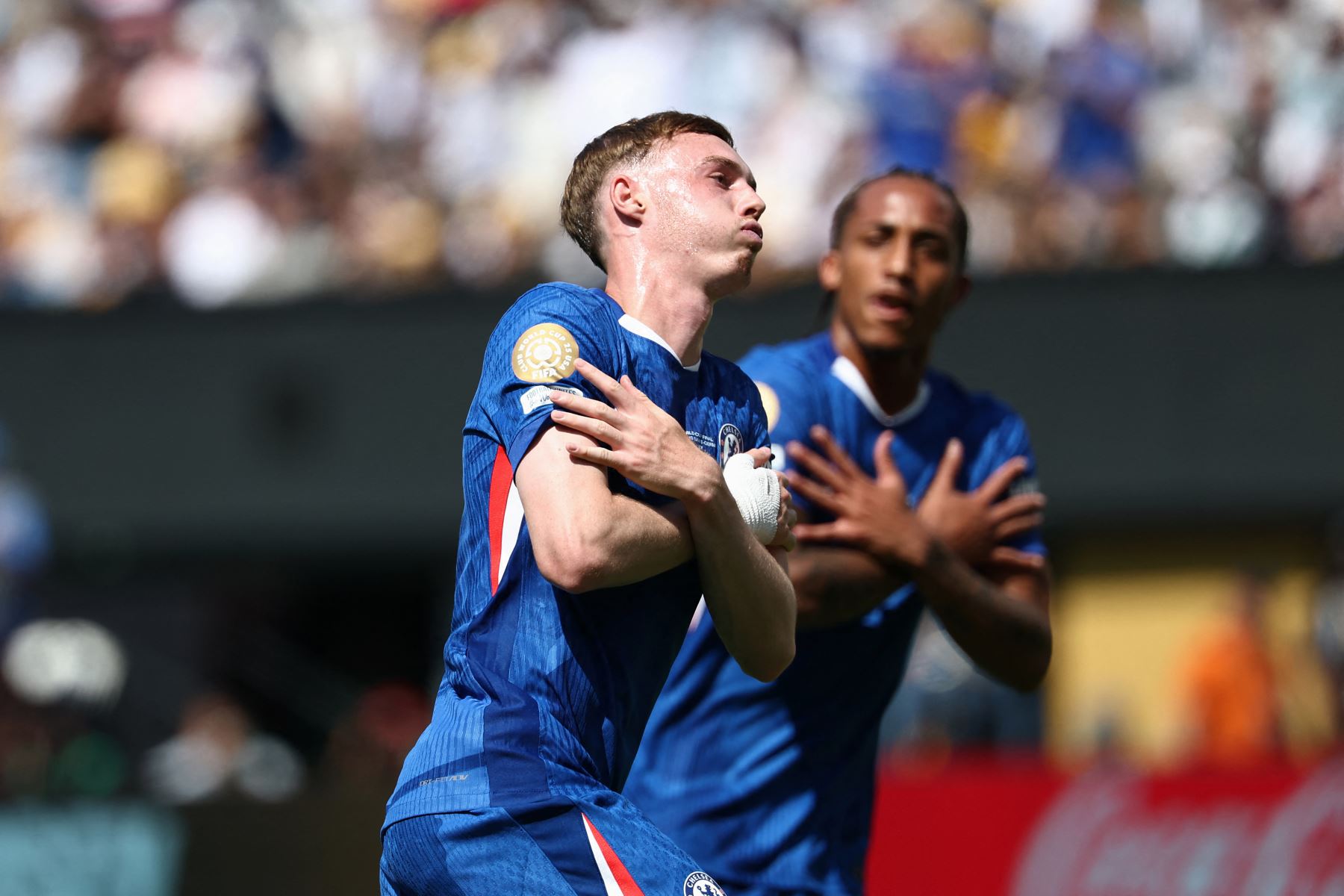 El centrocampista inglés del Chelsea, Cole Palmer, celebra el primer gol de su equipo durante la final de la Copa Mundial de Clubes de la FIFA 2025 entre el Chelsea de Inglaterra y el Paris Saint-Germain de Francia en el MetLife Stadium en East Rutherford, Nueva Jersey.
Foto: AFP