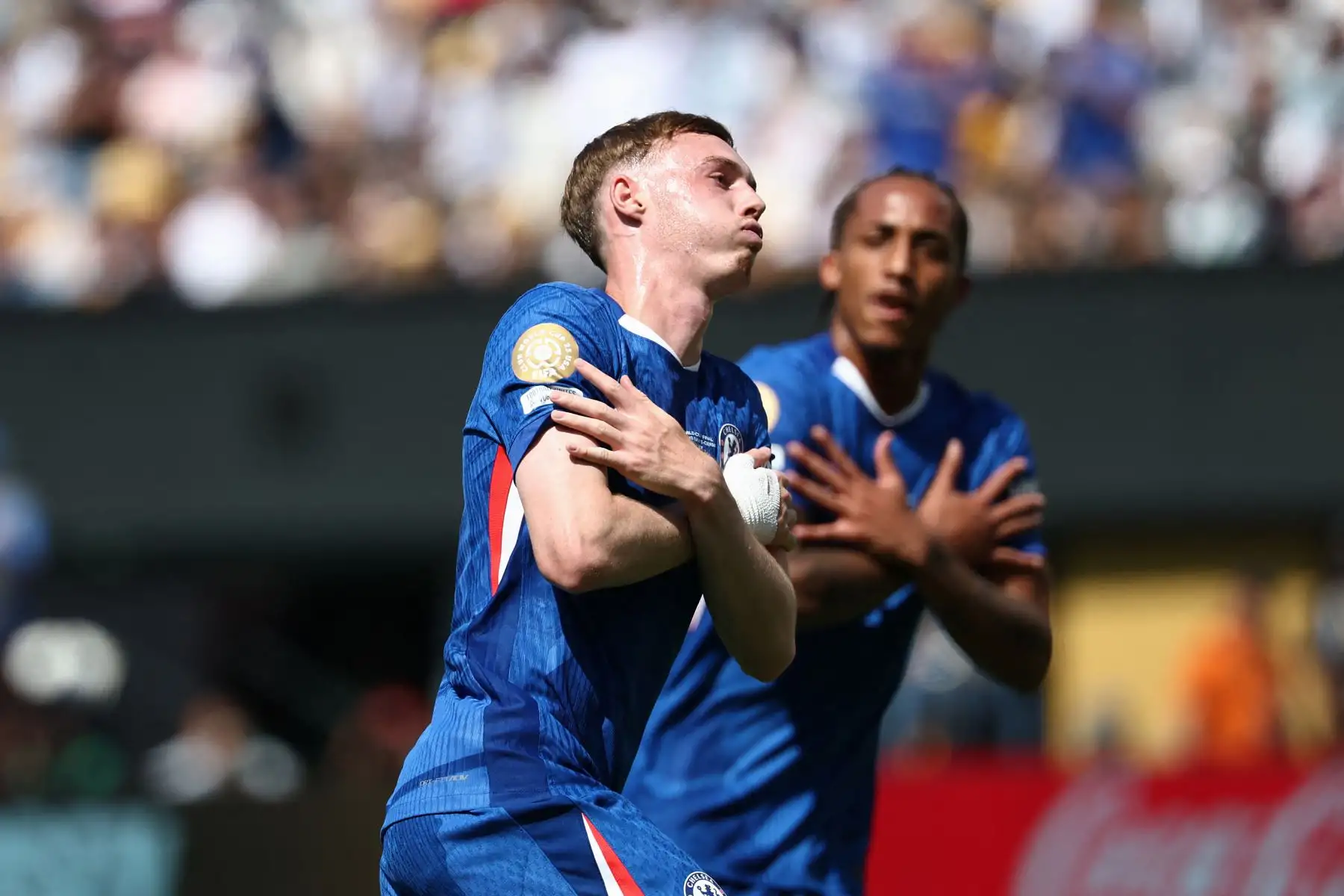 El centrocampista inglés del Chelsea, Cole Palmer, celebra el primer gol de su equipo durante la final de la Copa Mundial de Clubes de la FIFA 2025 entre el Chelsea de Inglaterra y el Paris Saint-Germain de Francia en el MetLife Stadium en East Rutherford, Nueva Jersey.
Foto: AFP
