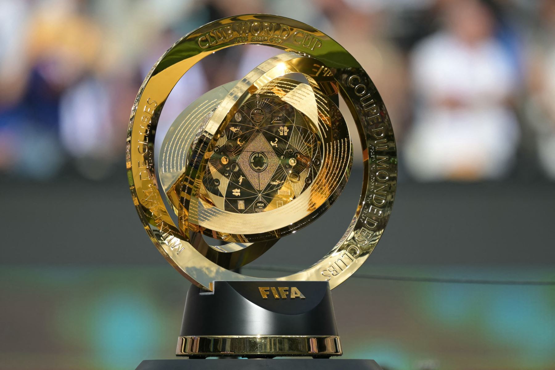 El trofeo del torneo se ve al final del partido final de fútbol de la Copa Mundial de Clubes de la FIFA 2025 entre el Chelsea de Inglaterra y el Paris Saint-Germain de Francia en el Estadio MetLife en East Rutherford, Nueva Jersey.
Foto: AFP