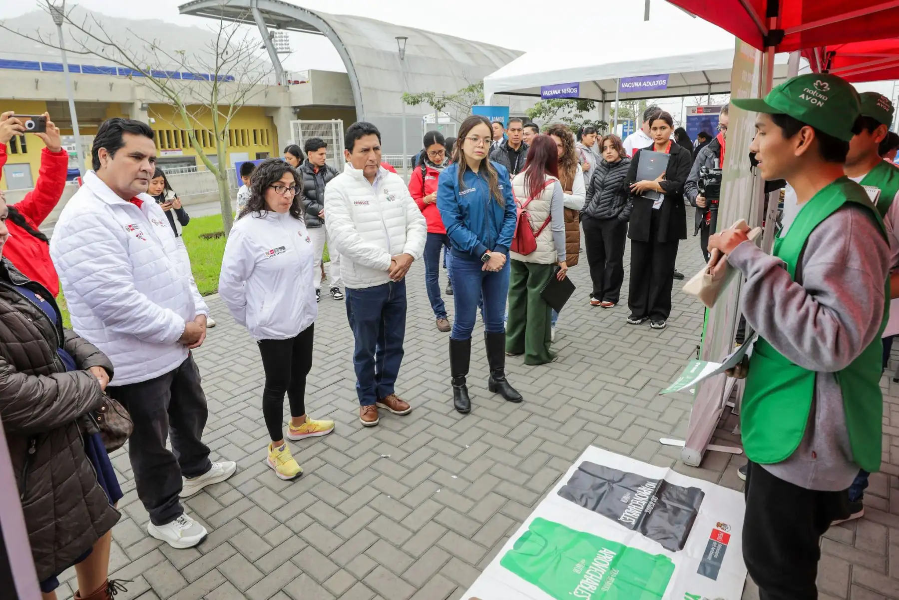 La ministra de Desarrollo e Inclusión Social, Leslie Urteaga, participó  del evento Deporsaludable: “Come con Punche”, en el Complejo Deportivo Andrés Avelino Cáceres en Villa María del Triunfo, que contó con la participación de cientos de estudiantes del distrito.
Foto: Midis