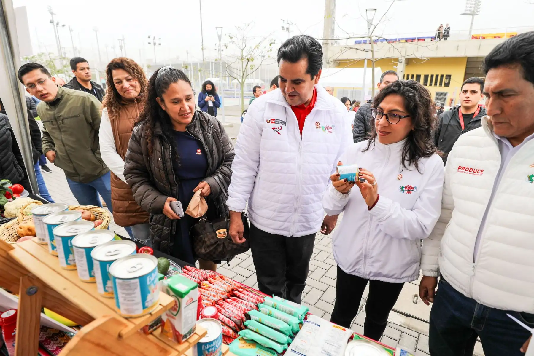 La ministra de Desarrollo e Inclusión Social, Leslie Urteaga, participó  del evento Deporsaludable: “Come con Punche”, en el Complejo Deportivo Andrés Avelino Cáceres en Villa María del Triunfo, que contó con la participación de cientos de estudiantes del distrito.
Foto: Midis
