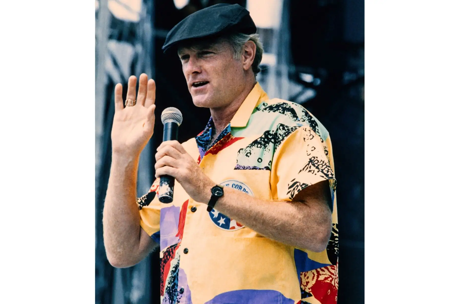 Mike Love, de la banda estadounidense Beach Boys, se presenta en el escenario durante el primer concierto Live Aid en el estadio JFK de Filadelfia, el 13 de julio de 1985.
Foto: AFP