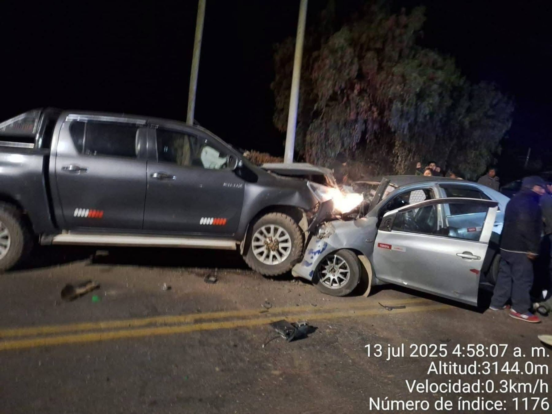 Una camioneta y un automóvil protagonizaron un choque frontal con trágicas consecuencias en la vía Cusco - Sicuani. El accidente dejó dos personas fallecidas y dos heridas de gravedad.