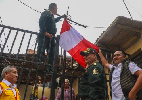 Comando de la III Región Policial La Libertad inició las actividades conmemorativas por la Independencia del Perú con el embanderamiento en zonas afectadas por el alto índice de inseguridad ciudadana como el distrito de El Porvenir. ANDINA/Difusión