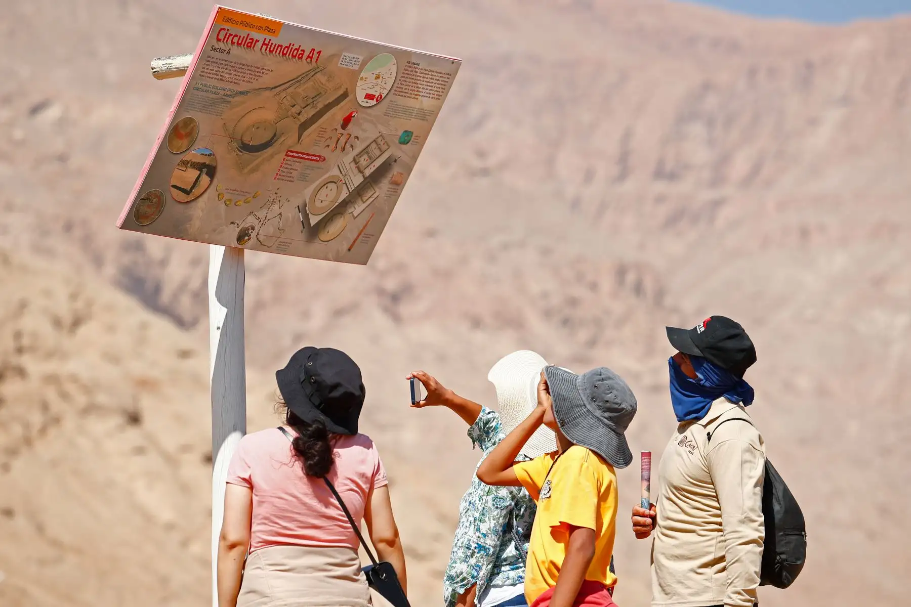 Tras ocho años de investigaciones, la Zona Arqueológica Caral presenta a las autoridades políticas, comunidad científica y al público en general a Peñico, nuevo sitio arqueológico asociado a la civilización Caral, con más de 3,800 años de antigüedad, ubicada en el valle de Supe, en Lima región. Foto: ANDINA/Daniel Bracamonte