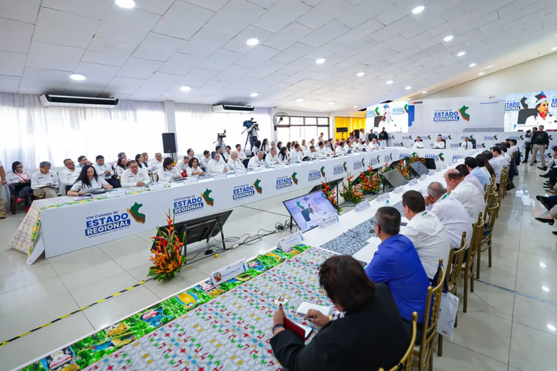 La presidenta de la república, Dina Boluarte, preside el VIII Consejo de Estado Regional, que se desarrolla en la ciudad de Iquitos, capital de la región Loreto, con la participación de alrededor de 16 gobernadores regional. Foto: ANDINA/ Prensa Presidencia