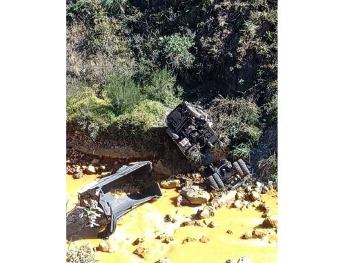 El conductor de un camión perdió la vida luego que el vehículo sufriera un despiste y luego cayó a un abismo de 300 metros en la carretera a la provincia de Otuzco, en la región La Libertad. ANDINA/Difusión