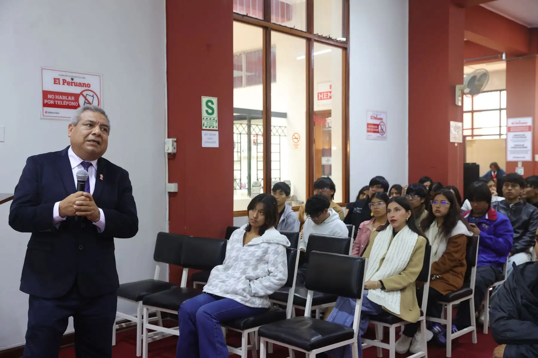 Estudiantes  de la Universidad Nacional José Faustino Sánchez Carrión de Huacho participaron de la iniciativa Vive Andina, donde destacados periodistas de la Agencia de Noticias Andina compartieron sus experiencias y conocimientos. 
Foto: ANDINA/Melina Mejía