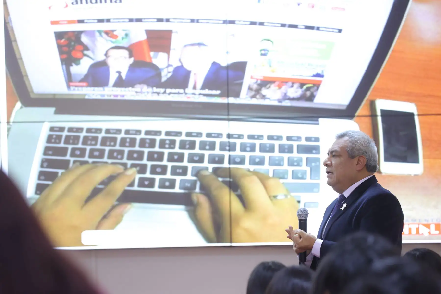 Estudiantes  de la Universidad Nacional José Faustino Sánchez Carrión de Huacho participaron de la iniciativa Vive Andina, donde destacados periodistas de la Agencia de Noticias Andina compartieron sus experiencias y conocimientos. 
Foto: ANDINA/Melina Mejía