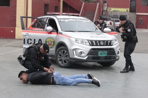 Policías Nacional realiza actividades de seguridad del escuadrón de emergencia por "Fiestas Patrias". Foto: ANDINA/Vidal Tarqui