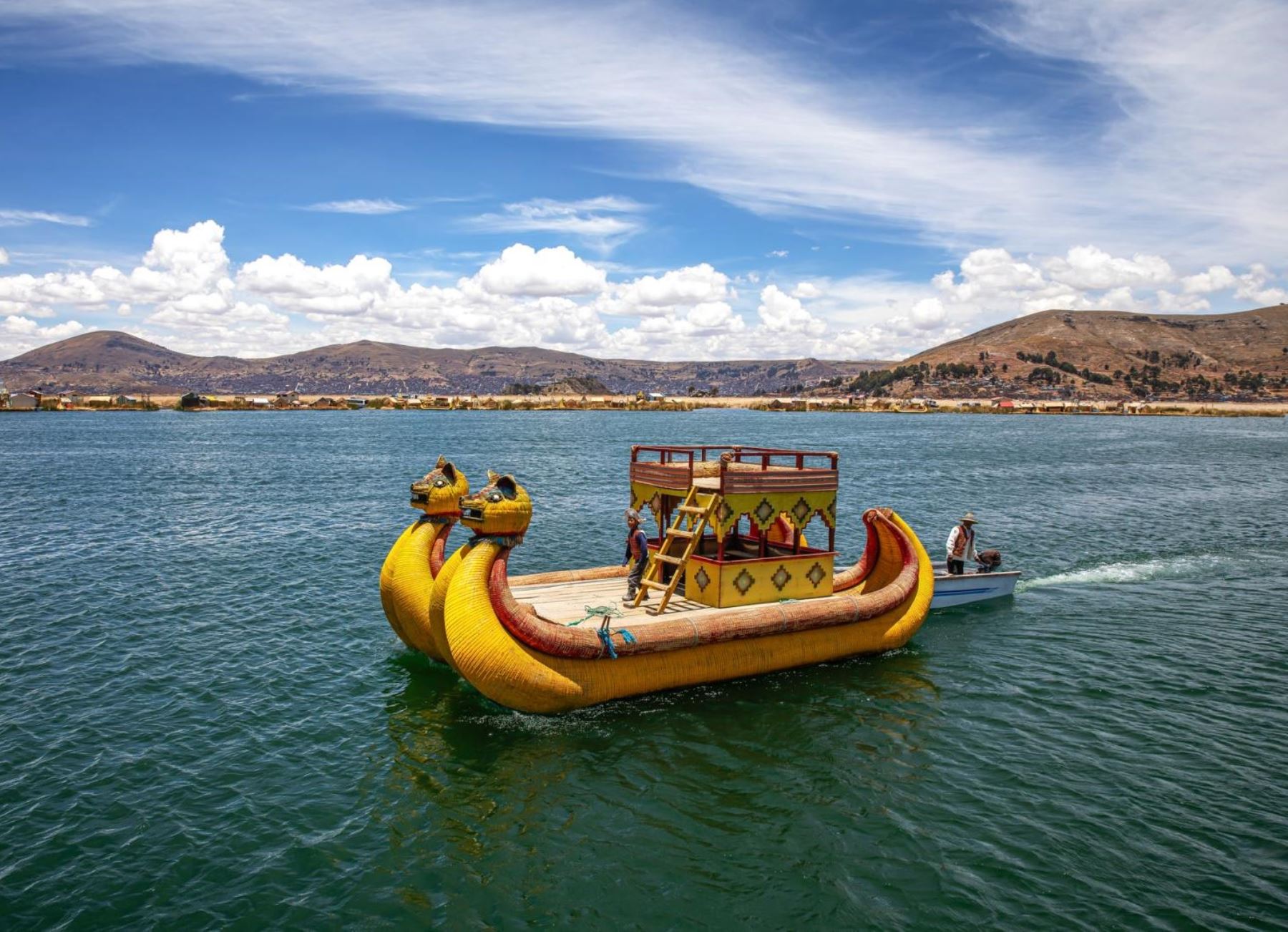 Julio es una fecha ideal para visitar Puno y disfrutar de navegar por el lago Titicaca y visitar las islas flotantes de los Uros.