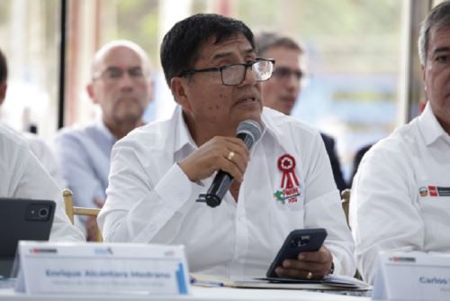 Ministro Carlos Malaver saludó los esfuerzos del Gobierno Central que permitirán el próximo egreso de 4500 efectivos policiales y la incorporación de 1500 nuevos integrantes a la Policía Nacional, quienes cumplirán, exclusivamente, la labor de conducción de vehículos. Fotos: Mininter