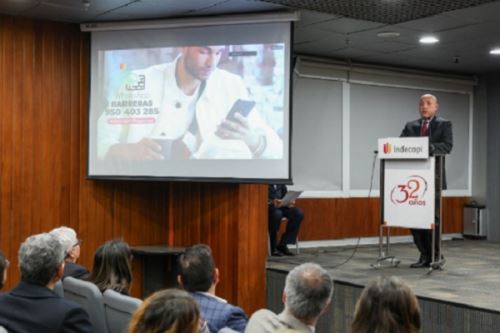 Presidente ejecutivo del Indecopi, Alberto Villanueva Eslava, presentó el portal de eliminación de barreras burocráticas. Foto: Cortesía.