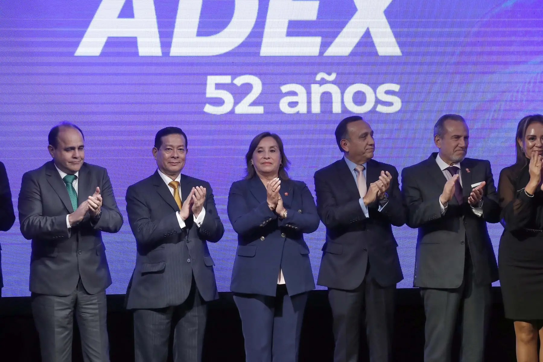 La presidenta de la República, Dina Boluarte, participa en la ceremonia por el 52° aniversario institucional de la Asociación de Exportadores (ADEX). Foto: ANDINA/Eddy Ramos