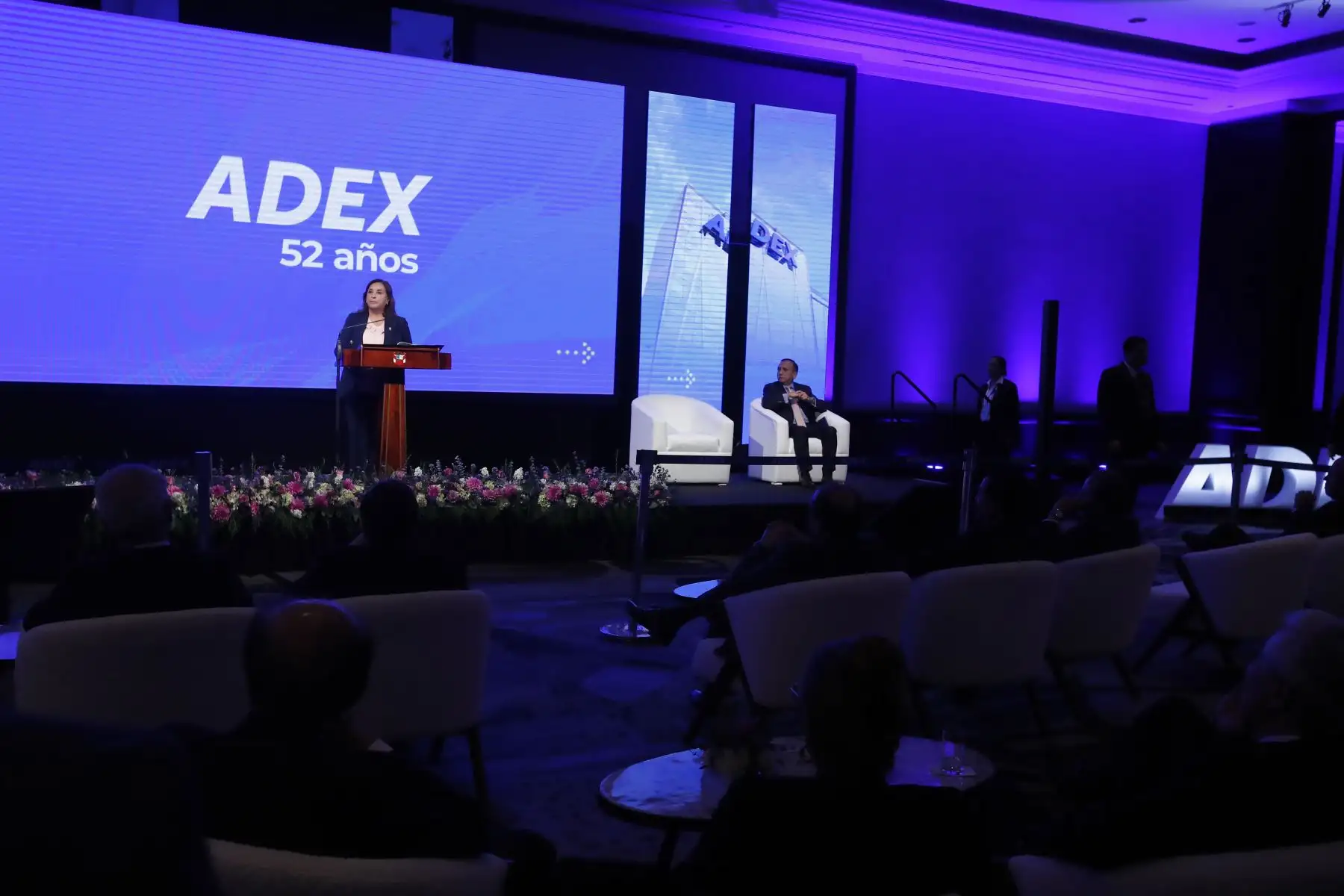 La presidenta de la República, Dina Boluarte, participa en la ceremonia por el 52° aniversario institucional de la Asociación de Exportadores (ADEX). Foto: ANDINA/Eddy Ramos