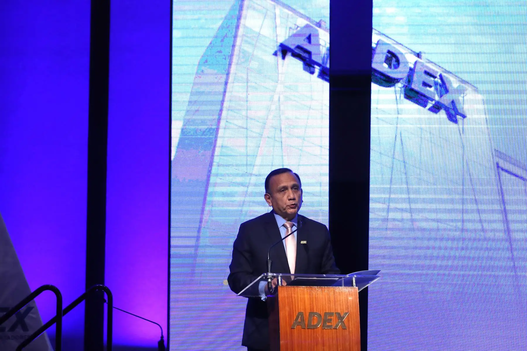 Presidente de ADEX, César Tello Ramírez brinda un discurso en la ceremonia por el 52° aniversario institucional de la Asociación de Exportadores (ADEX).  
Foto: ANDINA/Eddy Ramos