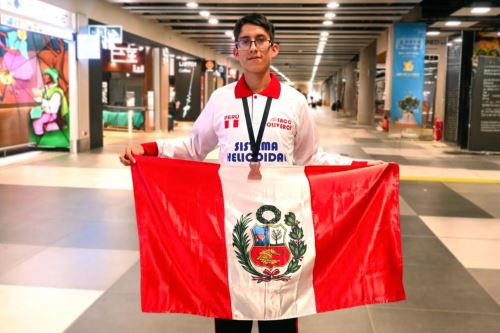 El escolar Aldo Vega Chancas obtuvo la medalla de bronce en la Olimpiada Internacional de Química en Dubái. Foto: ANDINA/Difusión