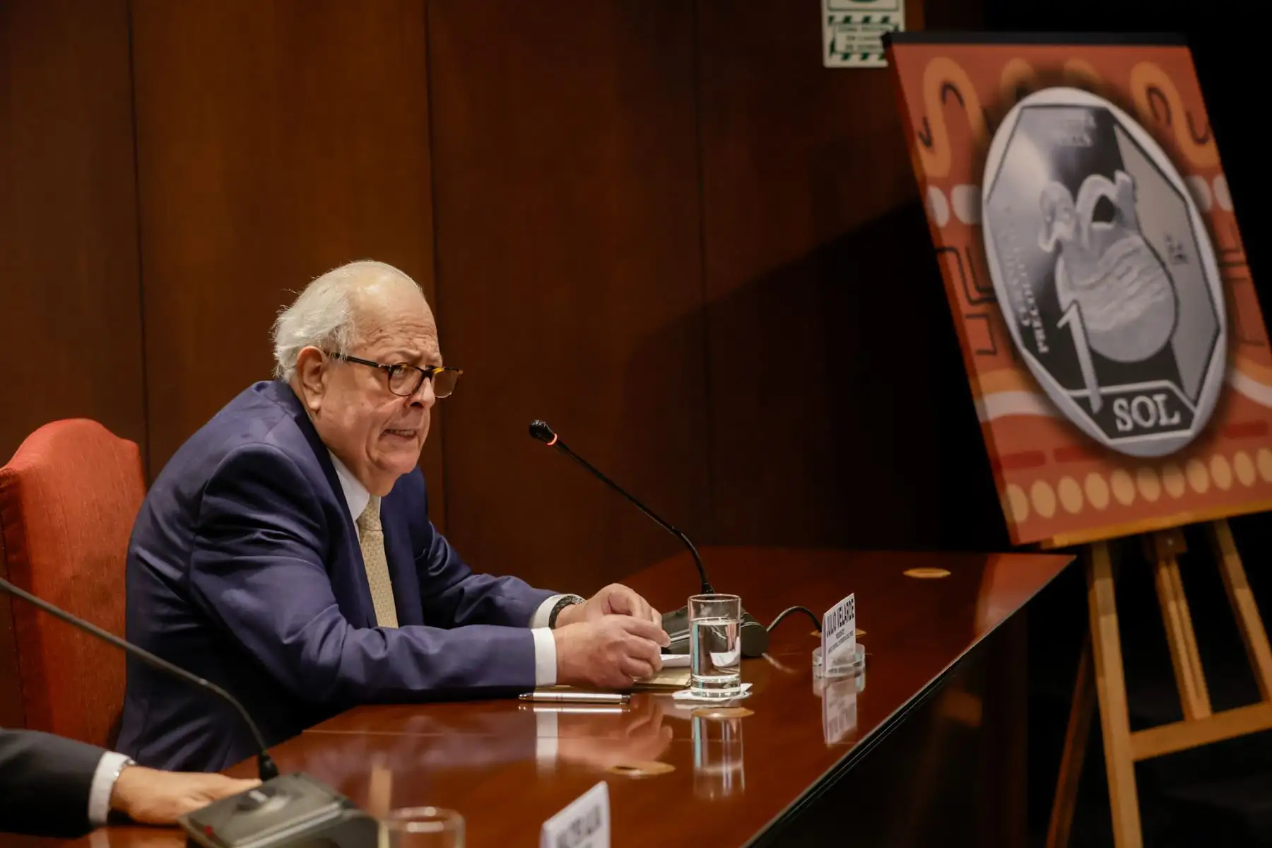 El Banco Central de Reserva del Perú puso en circulación la nueva moneda de S/ 1 alusiva a la cultura Vicús, como parte de la serie “Cerámica Precolombina Peruana”. Esta tercera emisión busca resaltar el patrimonio cultural nacional mediante un medio de pago de uso cotidiano. La moneda presenta una vasija con forma de pato crestado y se acuñaron 10 millones de unidades. Foto: ANDINA/Luis Iparraguirre