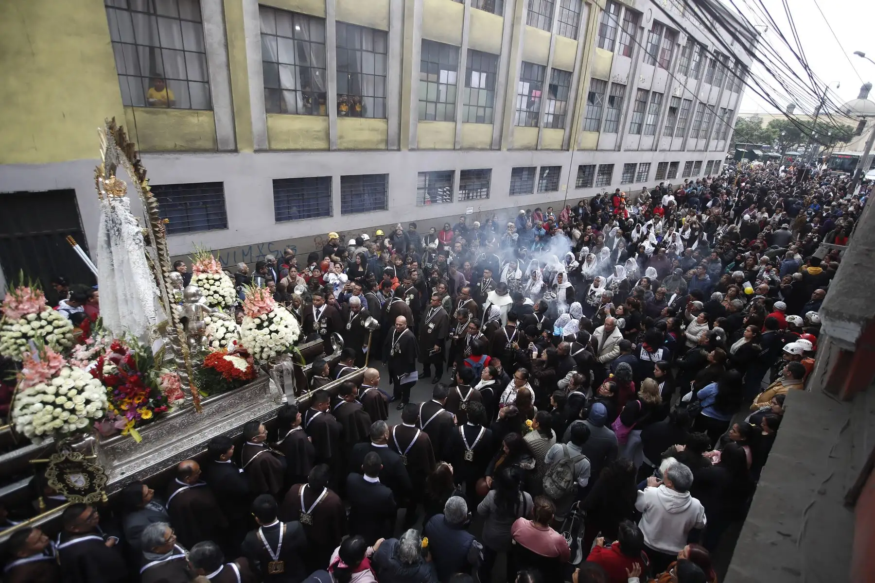 Hoy se inicia la procesión de la Santísima Virgen del Carmen que recorre las calles de Barrios Altos, en el Cercado de Lima, como parte de esta festividad, que se celebra todos los 16 de julio.
Foto: ANDINA/ Eddy Ramos