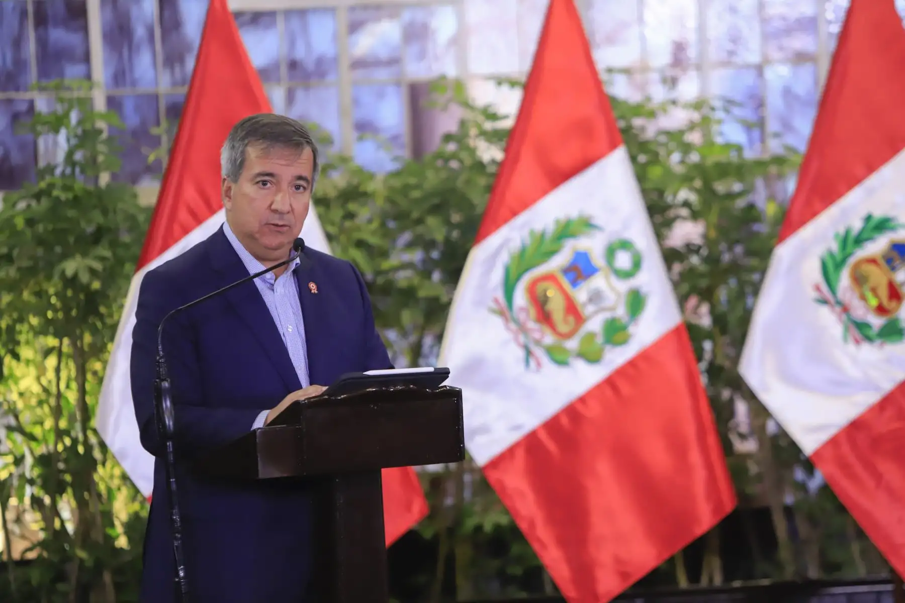 La presidenta de la república, Dina Ercilia Boluarte Zegarra, lidera la ceremonia de firma del contrato de concesión del proyecto PTAR Chincha, una obra para mejorar el tratamiento de aguas residuales en siete distritos de la provincia de Chincha. Foto: ANDINA/Prensa Presidencia