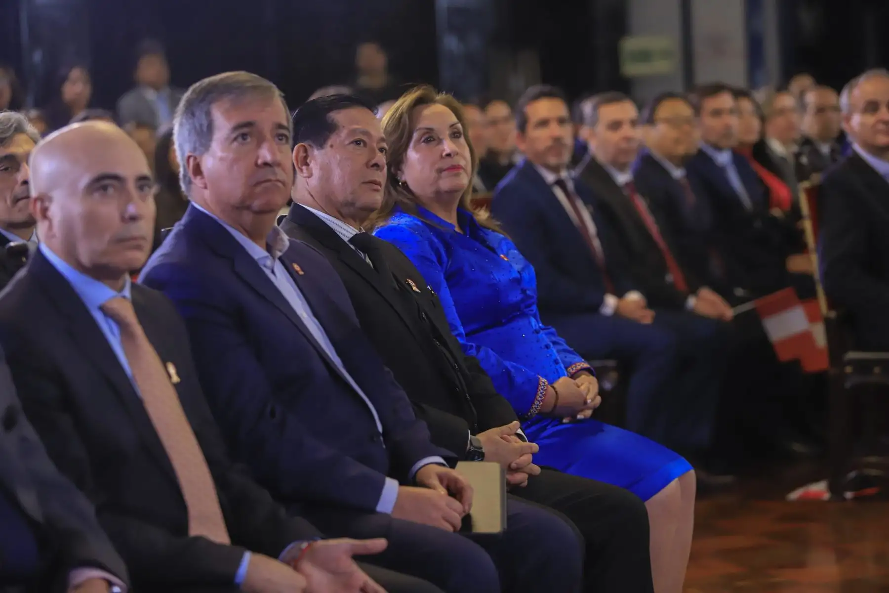 La presidenta de la república, Dina Ercilia Boluarte Zegarra, lidera la ceremonia de firma del contrato de concesión del proyecto PTAR Chincha, una obra para mejorar el tratamiento de aguas residuales en siete distritos de la provincia de Chincha. Foto: ANDINA/Prensa Presidencia