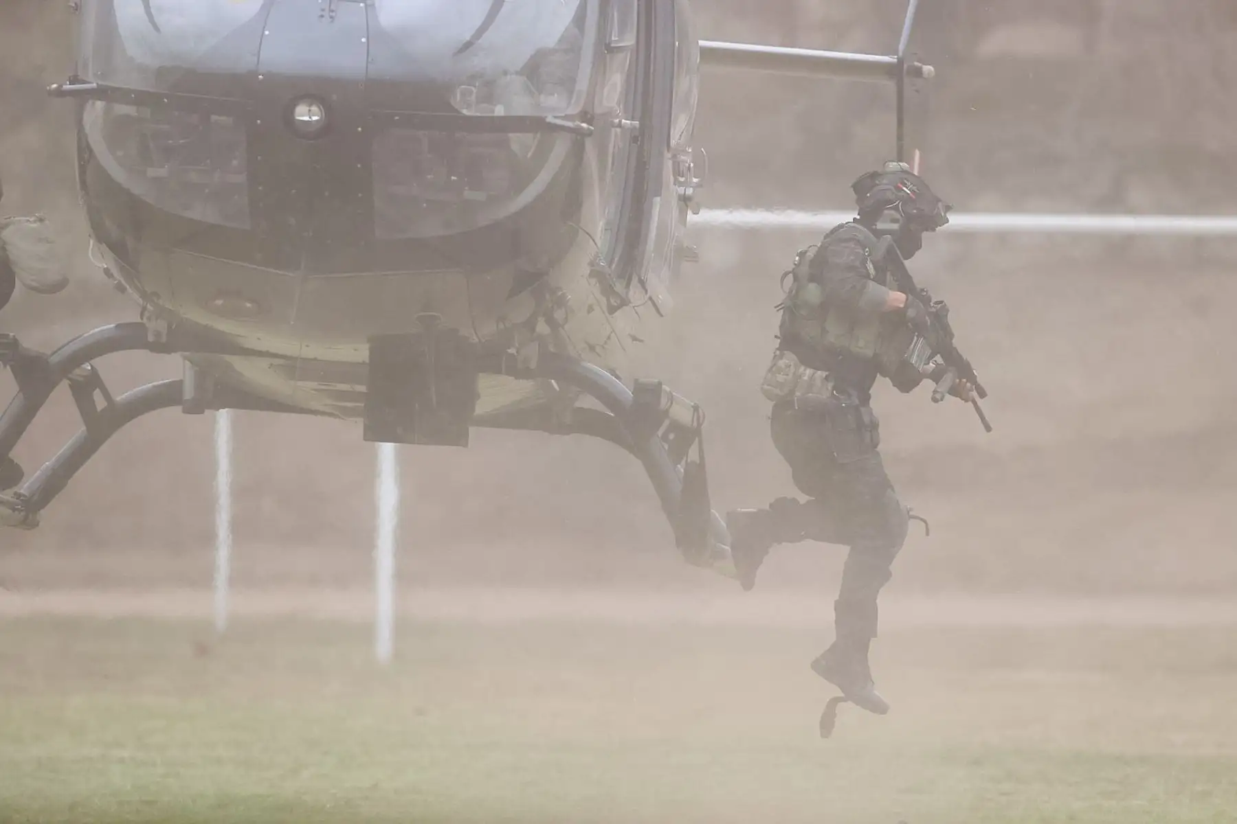 La Policía Nacional a través de sus unidades Dinoes, Grecco y Suat, realizaron intervenciones tácticas demostrativas que formarán parte de gran desfile militar policial por fiestas patrias.

Foto: ANDINA/Juan Carlos Guzmán Negrini